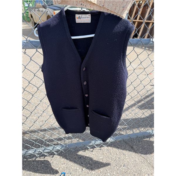 WARREN  KNIT 30% wool vest size medium