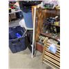 Image 1 : Closet rods