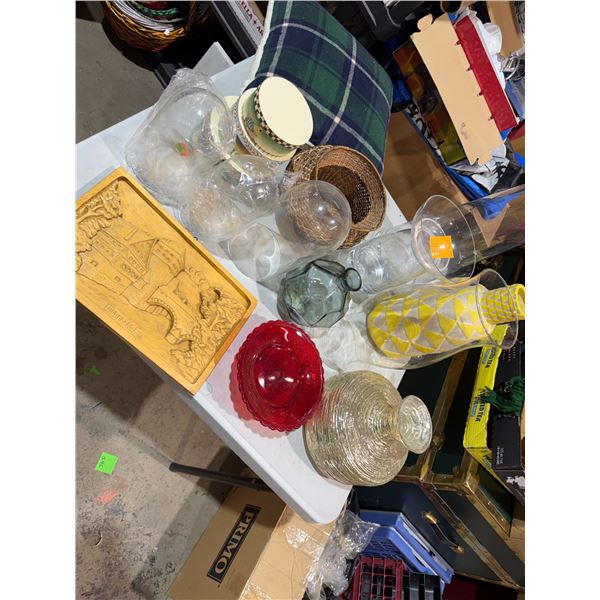 Assorted vases, decor, etc.