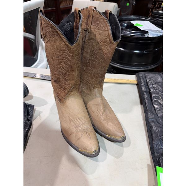 Boots size 10 M
