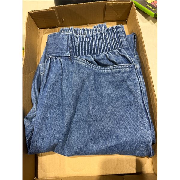 Ladies 90s mom jeans size, medium