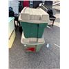 Image 1 : Bins