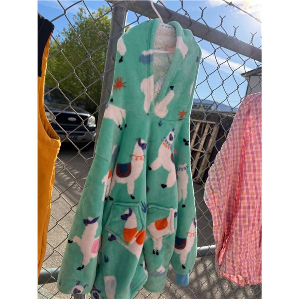 Soft cozy children's top with llamas