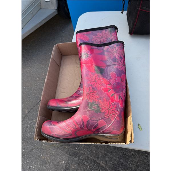 Rubber boots size 8