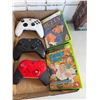 Image 1 : Xbox games and assorted controllers