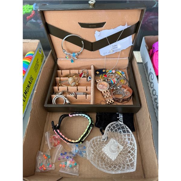 Costume, jewelry, and jewelry boxes