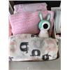 Image 1 : Baby blankets and camera