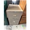 Image 1 : Filing cabinet with key