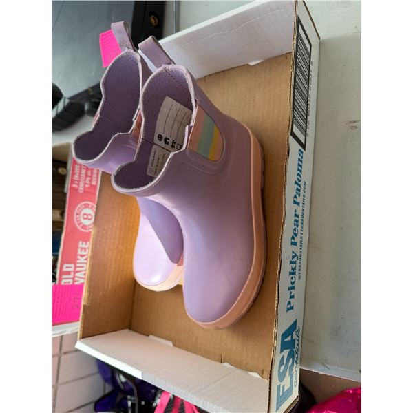 Boots size 1