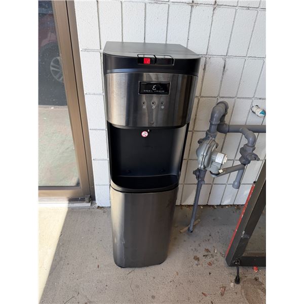 Bottom mount water machine