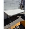Image 1 : Folding table