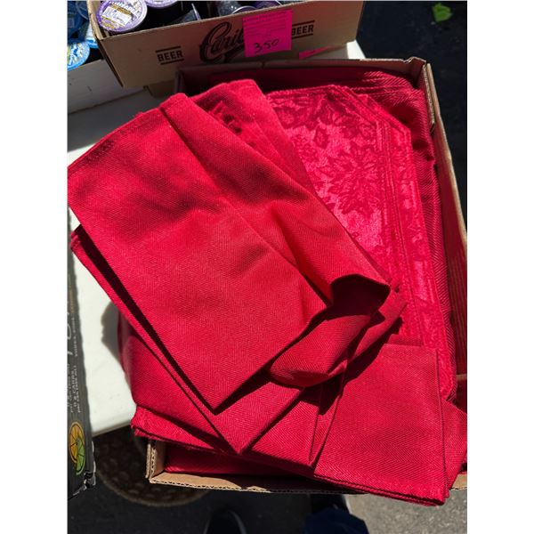 Napkins and tablecloth placements