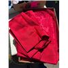 Image 1 : Napkins and tablecloth placements