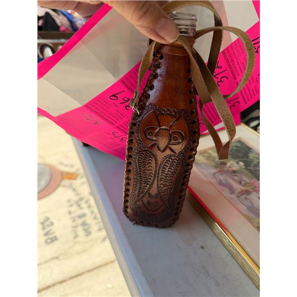Leather bottle case with bottle
