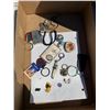 Image 1 : Miscellaneous lot pins, etc.