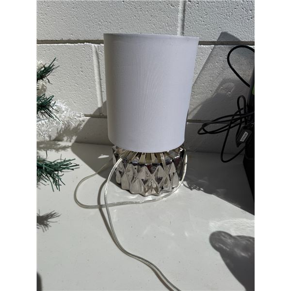 Table lamp