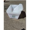 Image 1 : 4 bins with lids