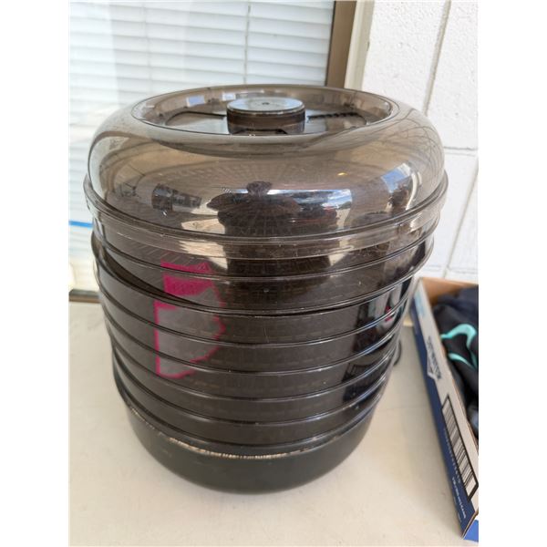 Dehydrator