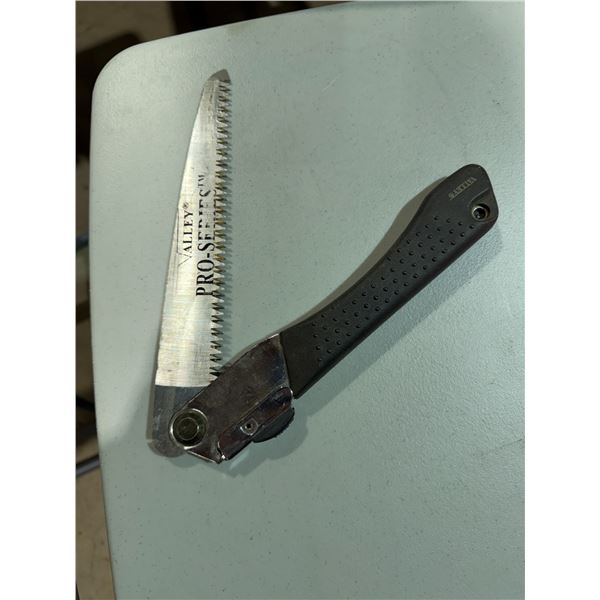 Valley folding saw