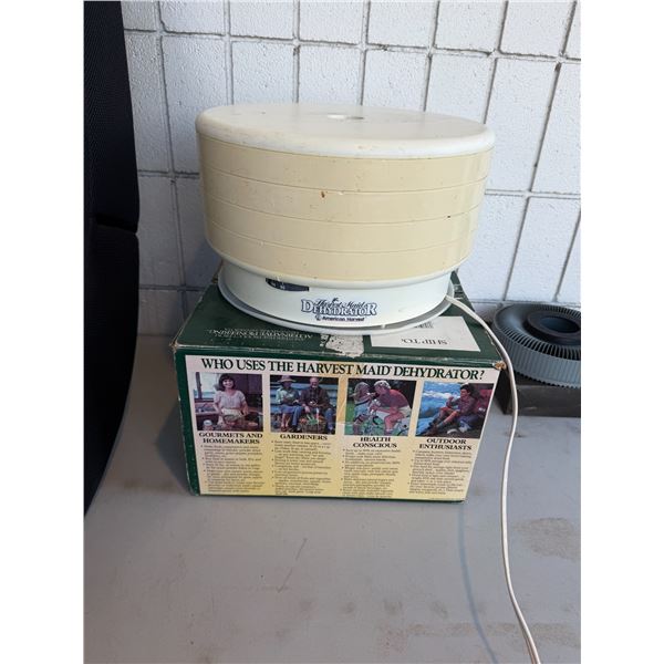 Dehydrator