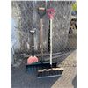 Image 1 : Shovels