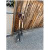 Image 1 : Shovels
