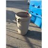 Image 1 : Rubbermaid garbage can