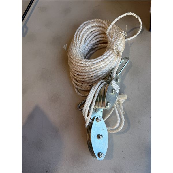 Rope pulley hoist