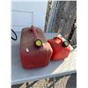 Image 1 : Fuel containers