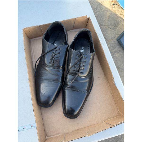 Shoes size 10 1/2