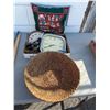 Image 1 : Assorted household items