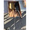 Image 1 : Scoops and brush