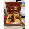 Image 1 : Humidifier with a cigar