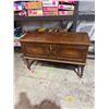 Image 2 : Cedar chest with keys keys are at desk with key measures 44" x 20" x 27 1/2" tall