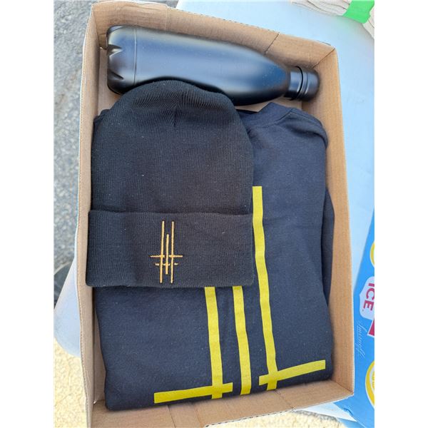 Toque sweatshirt, size large in water bottle