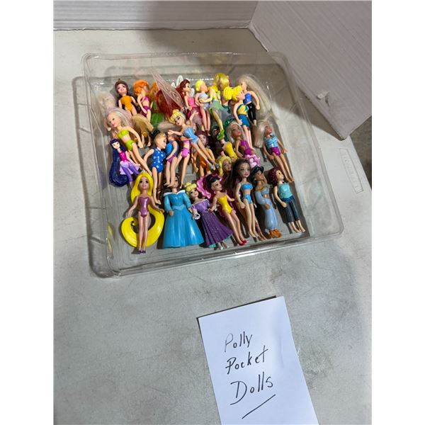 Vintage Polly pocket dolls