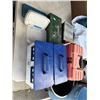 Image 1 : Assorted containers