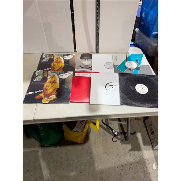 Records m