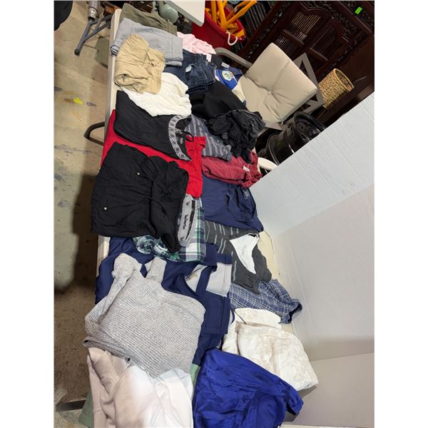 Assortment of clothing size large/extra large