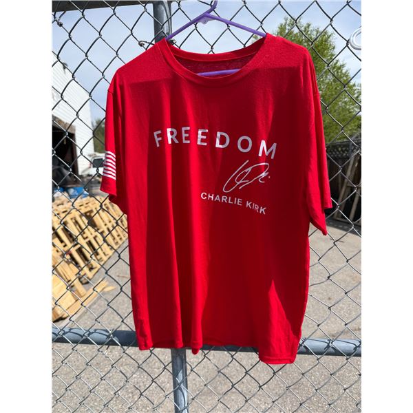 Charlie, Kirk T-shirt