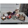 Image 1 : Assorted kitchen items