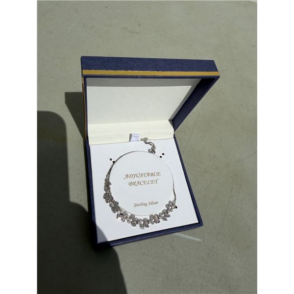 Adjustable bracelet