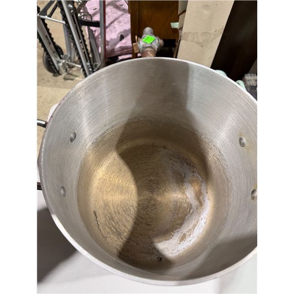Stock pot