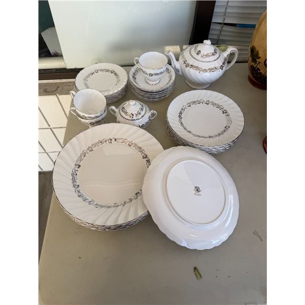Royal Tuscan Claridge (D1856)bone china dinner set