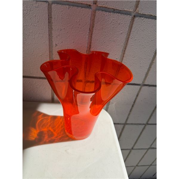 Ruffled handkerchief style vase, 8 inches tall