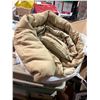 Image 1 : Comforter