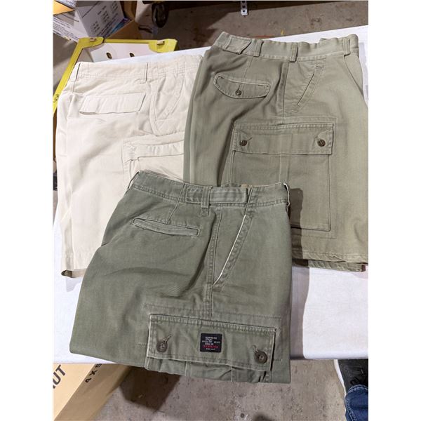 Men's cargo shorts size 30 x 31