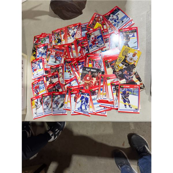 Assorted hockey cards
