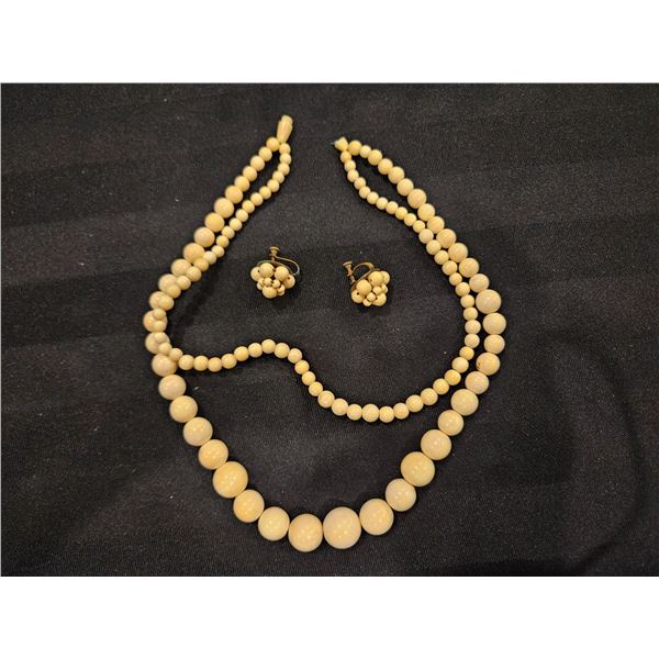 Wooden? Necklace and earrings set