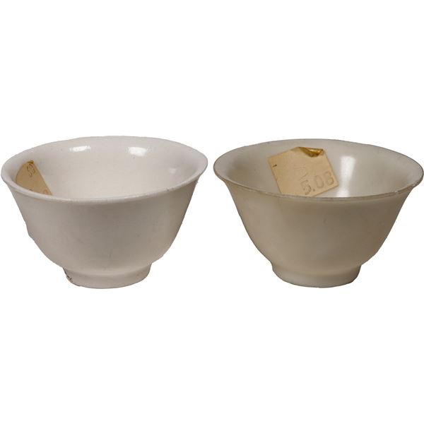 Lot of two small Chinese white porcelain teacups, ex-"Vung Tao Wreck" (ca. 1690), ex-Christie's.